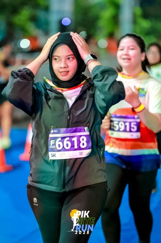 Race photo from PIK NITE RUN 2025