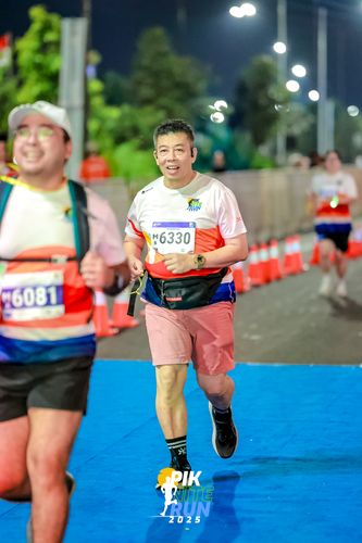 Race photo from PIK NITE RUN 2025