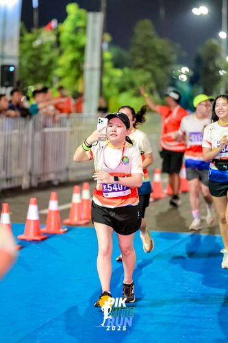 Race photo from PIK NITE RUN 2025