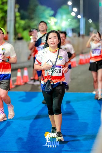 Race photo from PIK NITE RUN 2025