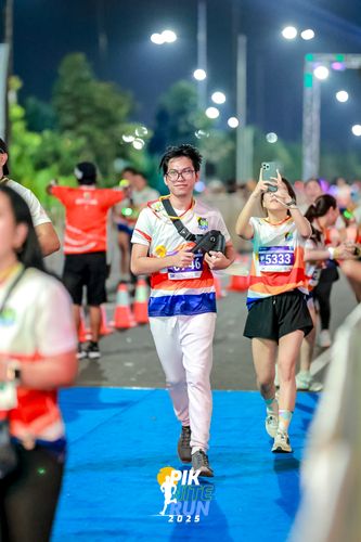 Race photo from PIK NITE RUN 2025