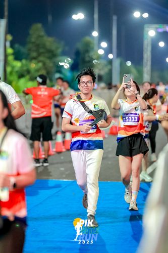 Race photo from PIK NITE RUN 2025