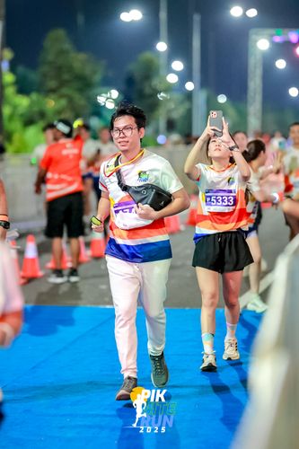 Race photo from PIK NITE RUN 2025
