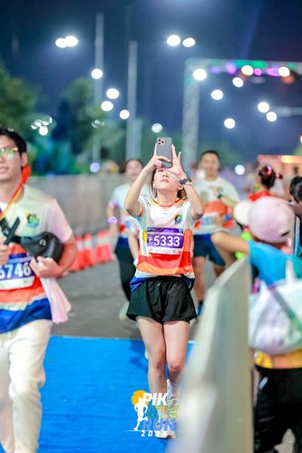 Race photo from PIK NITE RUN 2025