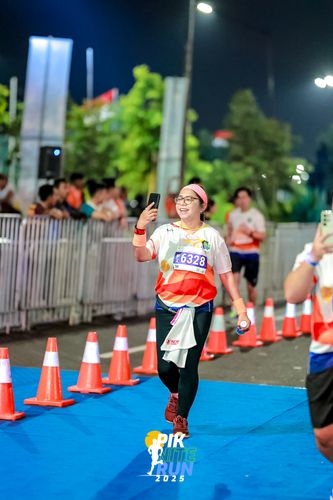 Race photo from PIK NITE RUN 2025