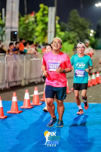 Race photo from PIK NITE RUN 2025