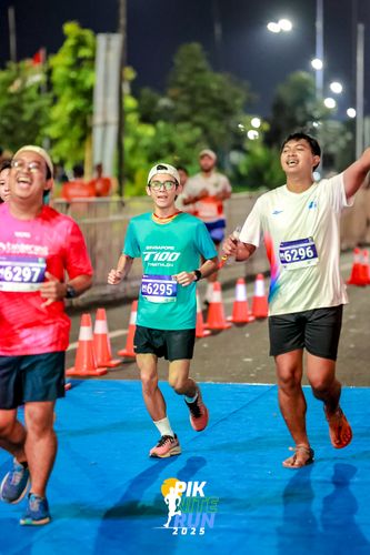Race photo from PIK NITE RUN 2025