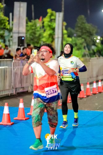 Race photo from PIK NITE RUN 2025