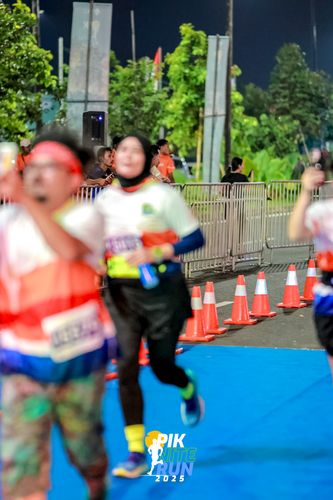 Race photo from PIK NITE RUN 2025