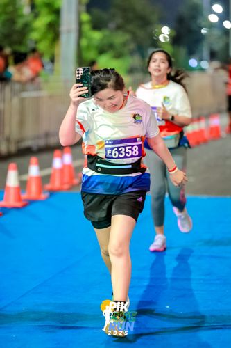 Race photo from PIK NITE RUN 2025