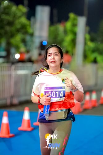 Race photo from PIK NITE RUN 2025