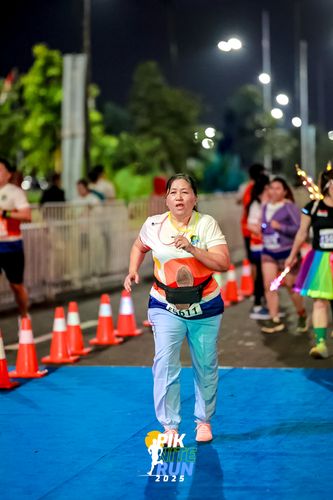 Race photo from PIK NITE RUN 2025