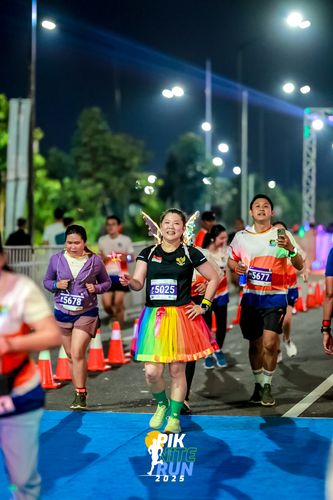 Race photo from PIK NITE RUN 2025