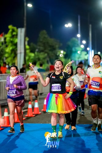 Race photo from PIK NITE RUN 2025