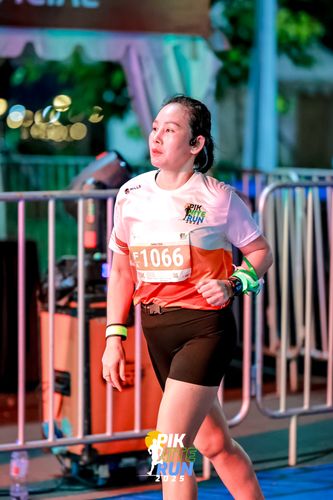 Race photo from PIK NITE RUN 2025