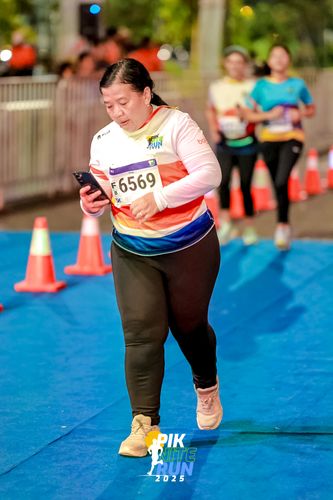 Race photo from PIK NITE RUN 2025