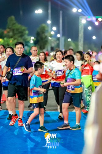 Race photo from PIK NITE RUN 2025