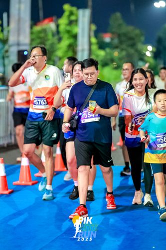 Race photo from PIK NITE RUN 2025