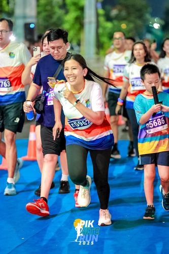 Race photo from PIK NITE RUN 2025