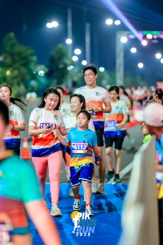Race photo from PIK NITE RUN 2025
