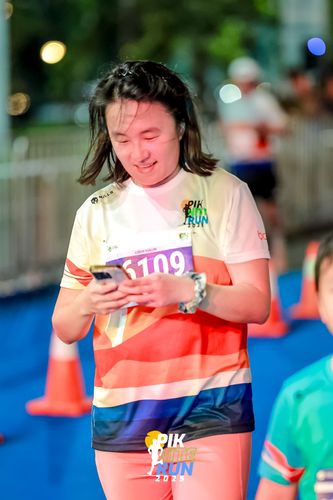 Race photo from PIK NITE RUN 2025