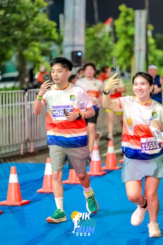 Race photo from PIK NITE RUN 2025