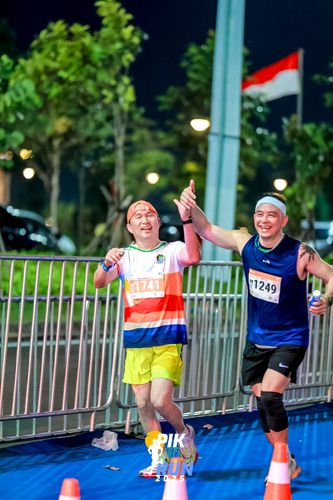 Race photo from PIK NITE RUN 2025