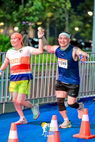 Race photo from PIK NITE RUN 2025