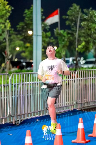 Race photo from PIK NITE RUN 2025