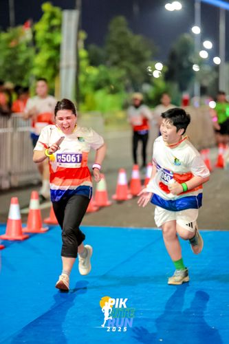 Race photo from PIK NITE RUN 2025