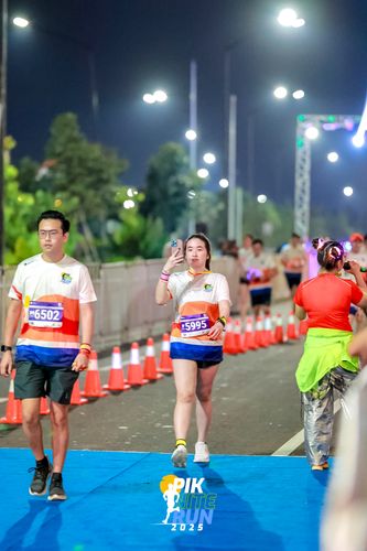 Race photo from PIK NITE RUN 2025