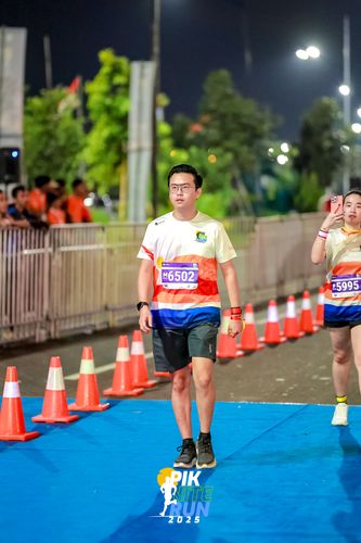 Race photo from PIK NITE RUN 2025