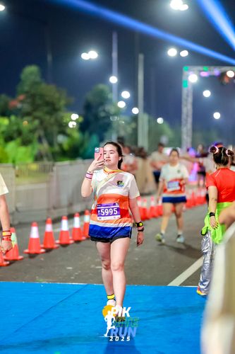 Race photo from PIK NITE RUN 2025