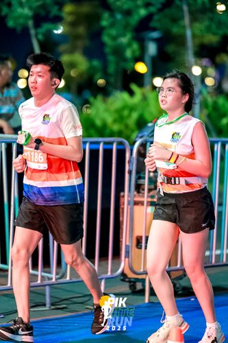 Race photo from PIK NITE RUN 2025