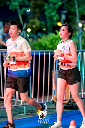 Race photo from PIK NITE RUN 2025