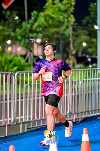 Race photo from PIK NITE RUN 2025
