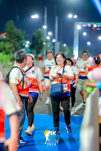 Race photo from PIK NITE RUN 2025