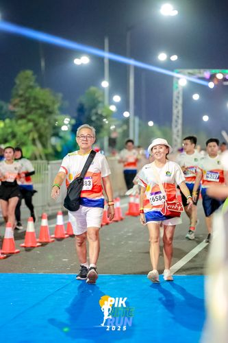Race photo from PIK NITE RUN 2025