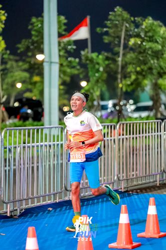 Race photo from PIK NITE RUN 2025