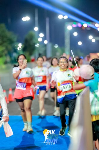 Race photo from PIK NITE RUN 2025
