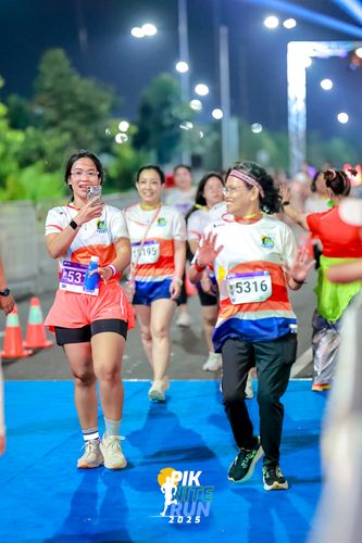 Race photo from PIK NITE RUN 2025