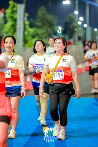 Race photo from PIK NITE RUN 2025