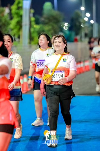 Race photo from PIK NITE RUN 2025