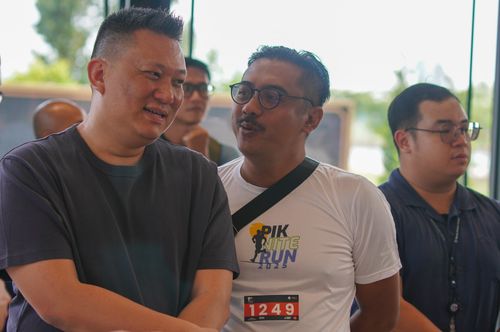 Race photo from PIK NITE RUN VIBES