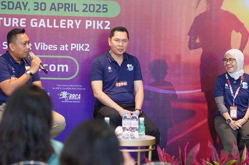 Race photo from PIK NITE RUN VIBES