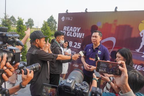 Race photo from PIK NITE RUN VIBES