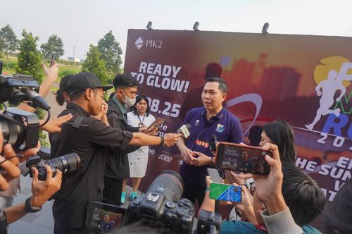 Race photo from PIK NITE RUN VIBES