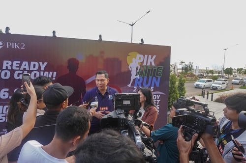 Race photo from PIK NITE RUN VIBES