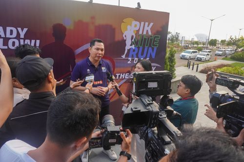 Race photo from PIK NITE RUN VIBES