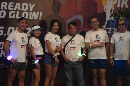 Race photo from PIK NITE RUN VIBES